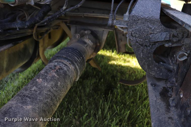 image for item ED9647 2005 Kenworth W900L semi truck