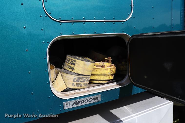 image for item ED9647 2005 Kenworth W900L semi truck