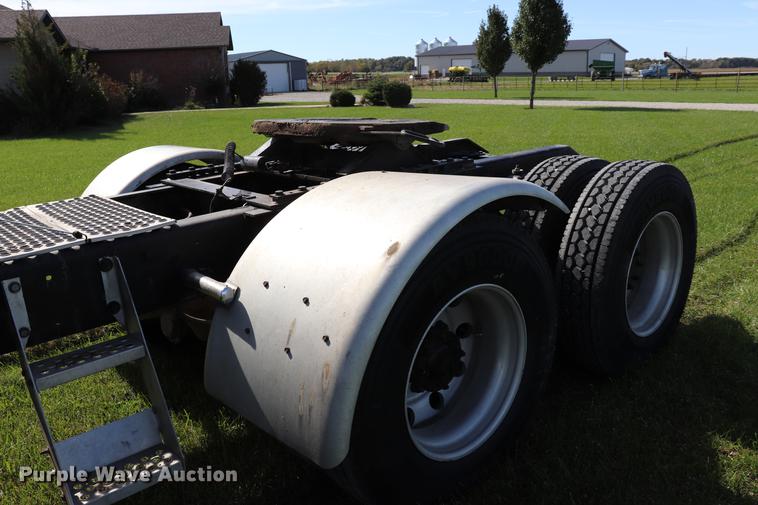 image for item ED9647 2005 Kenworth W900L semi truck