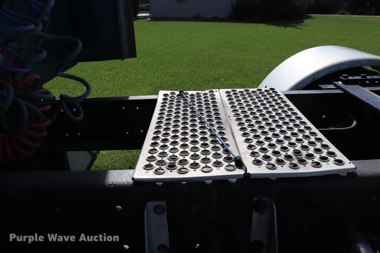 image for item ED9647 2005 Kenworth W900L semi truck