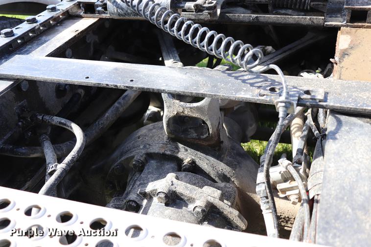 image for item ED9647 2005 Kenworth W900L semi truck