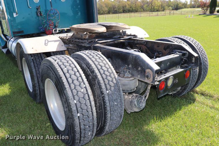 image for item ED9647 2005 Kenworth W900L semi truck