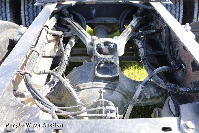 image for item ED9647 2005 Kenworth W900L semi truck