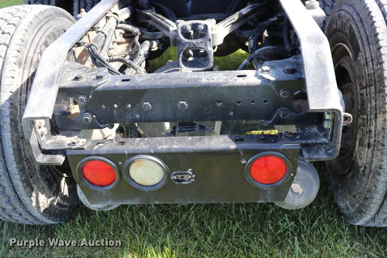 image for item ED9647 2005 Kenworth W900L semi truck