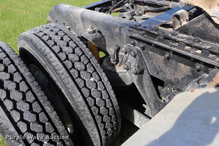 image for item ED9647 2005 Kenworth W900L semi truck