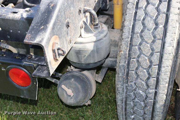 image for item ED9647 2005 Kenworth W900L semi truck