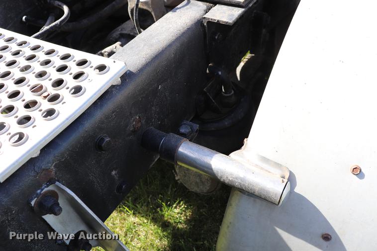 image for item ED9647 2005 Kenworth W900L semi truck