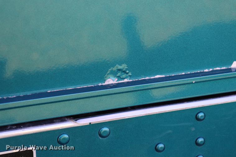 image for item ED9647 2005 Kenworth W900L semi truck