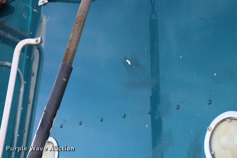 image for item ED9647 2005 Kenworth W900L semi truck