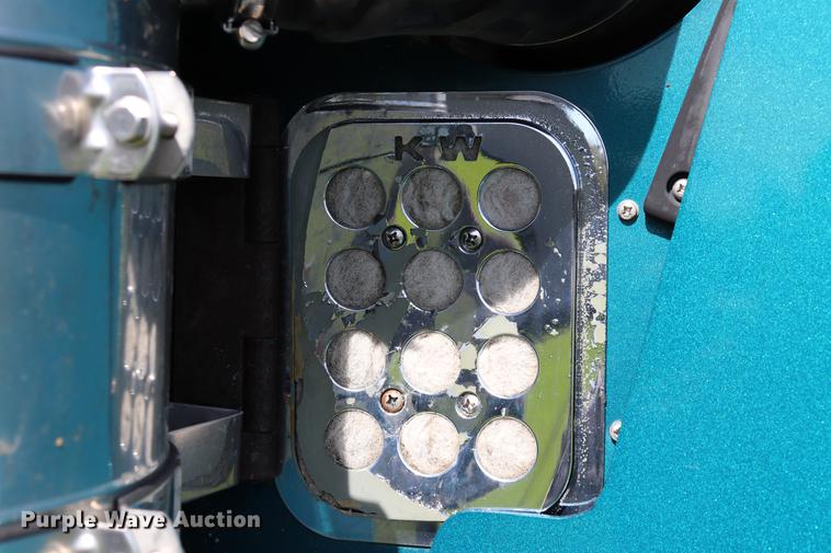 image for item ED9647 2005 Kenworth W900L semi truck