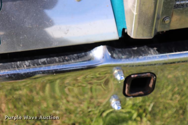 image for item ED9647 2005 Kenworth W900L semi truck