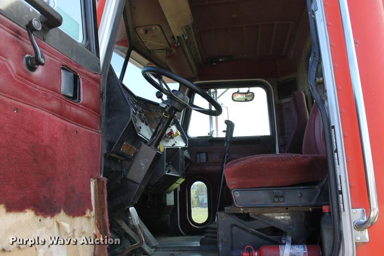 image for item ED9674 1992 Peterbilt 378 semi truck