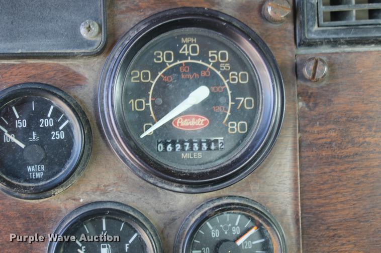 image for item ED9674 1992 Peterbilt 378 semi truck