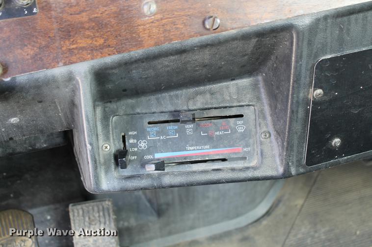 image for item ED9674 1992 Peterbilt 378 semi truck