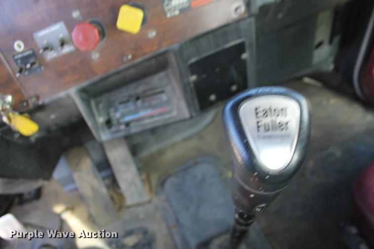 image for item ED9674 1992 Peterbilt 378 semi truck