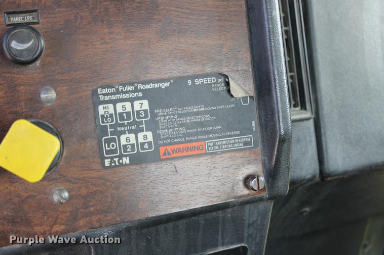 image for item ED9674 1992 Peterbilt 378 semi truck