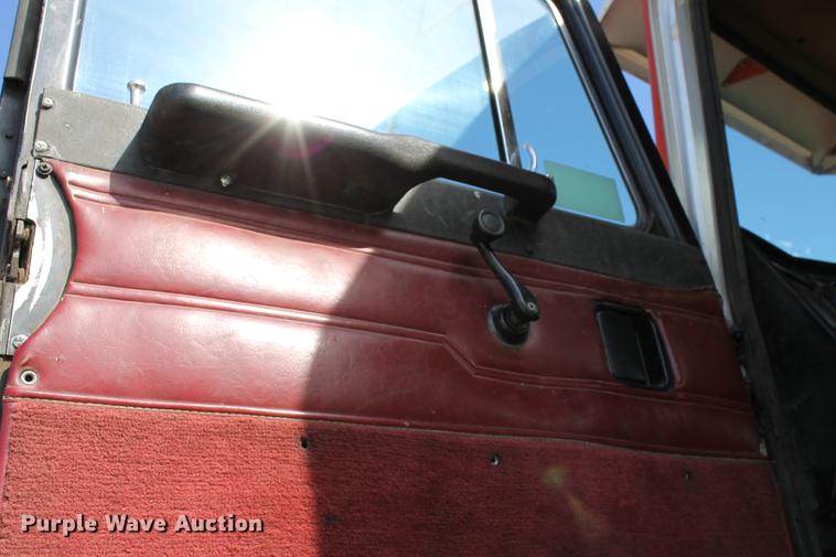 image for item ED9674 1992 Peterbilt 378 semi truck