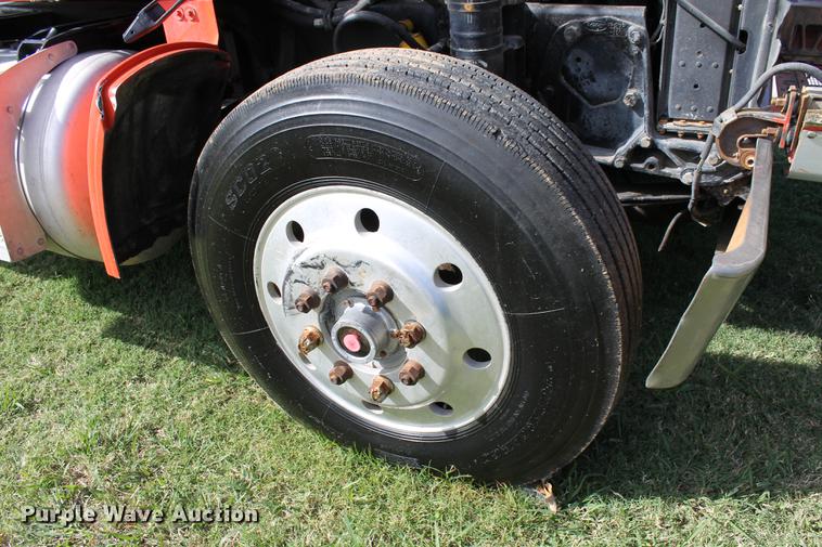 image for item ED9674 1992 Peterbilt 378 semi truck