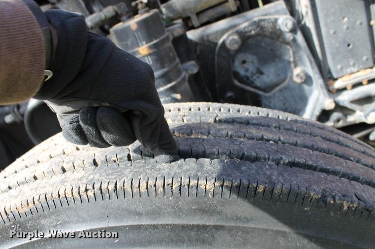 image for item ED9674 1992 Peterbilt 378 semi truck