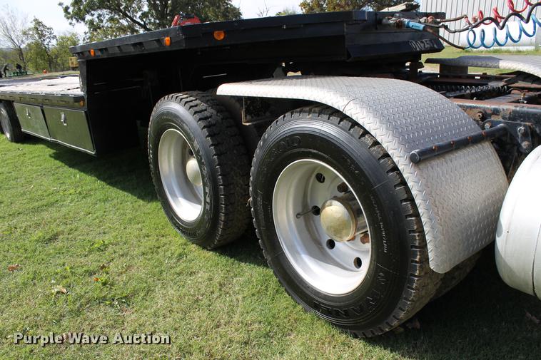 image for item ED9674 1992 Peterbilt 378 semi truck