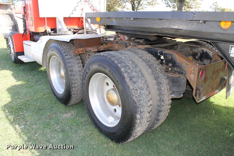 image for item ED9674 1992 Peterbilt 378 semi truck