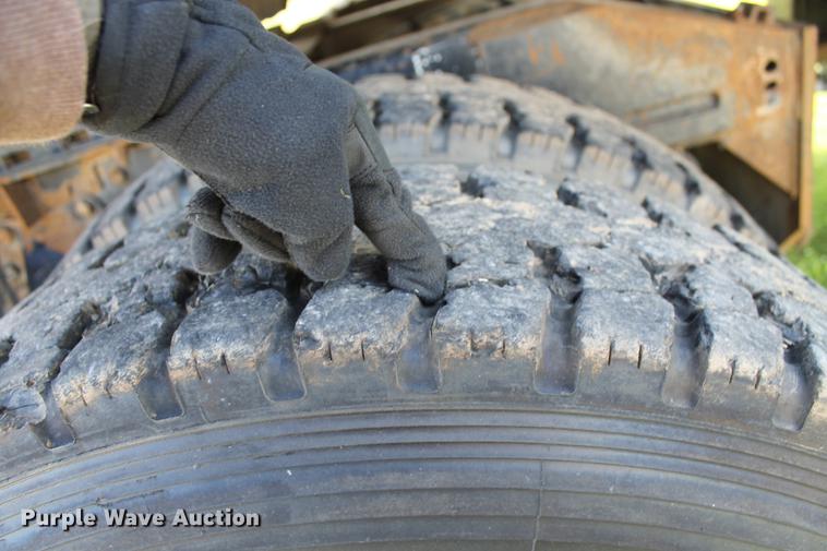 image for item ED9674 1992 Peterbilt 378 semi truck