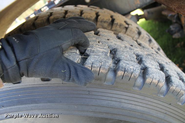 image for item ED9674 1992 Peterbilt 378 semi truck