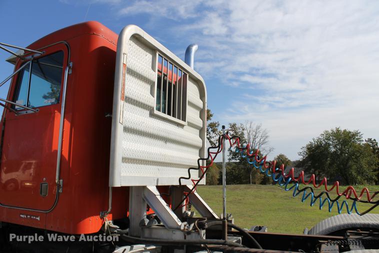 image for item ED9674 1992 Peterbilt 378 semi truck