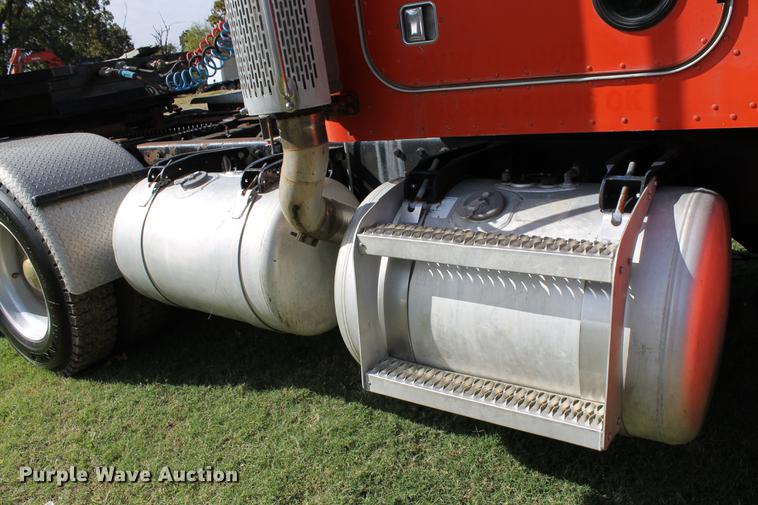 image for item ED9674 1992 Peterbilt 378 semi truck