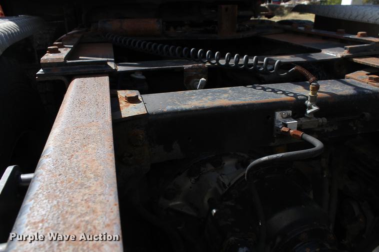 image for item ED9674 1992 Peterbilt 378 semi truck