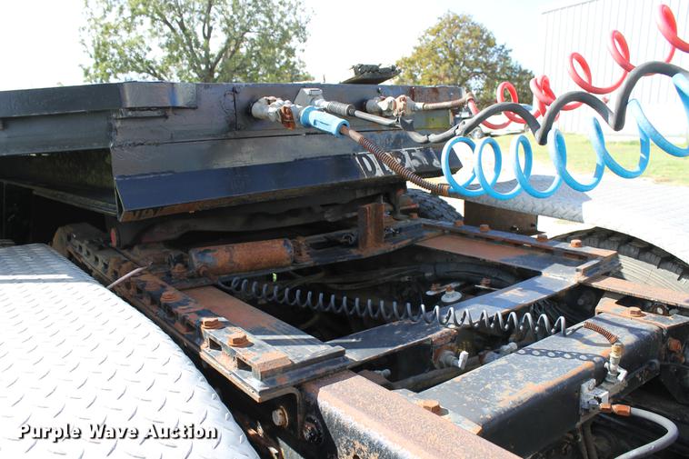 image for item ED9674 1992 Peterbilt 378 semi truck