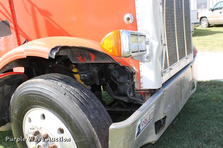 image for item ED9674 1992 Peterbilt 378 semi truck