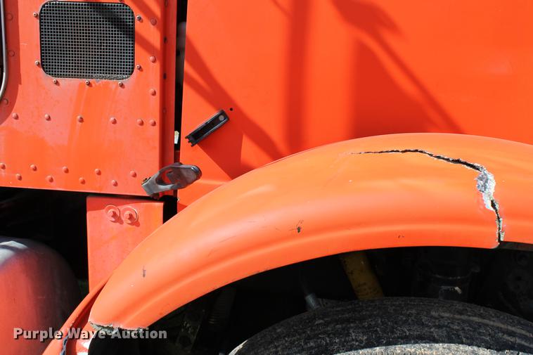 image for item ED9674 1992 Peterbilt 378 semi truck