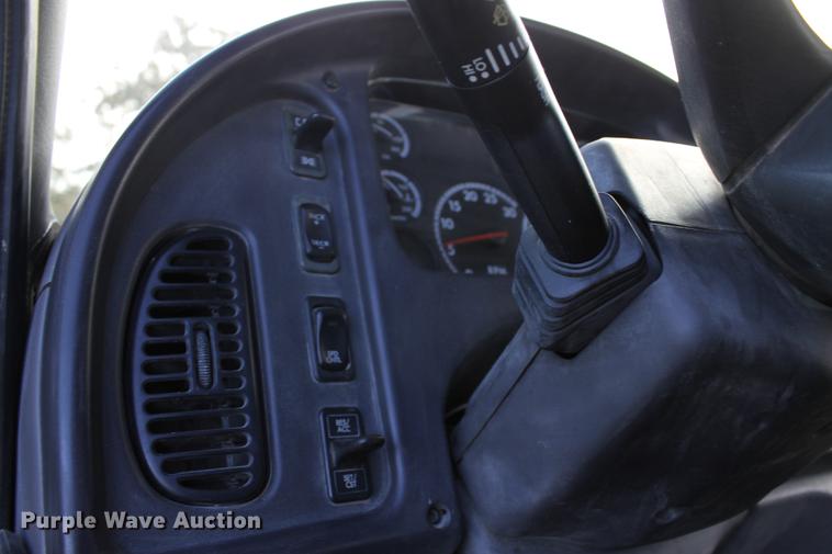 image for item ED9676 2005 Freightliner Business Class M2 semi truck