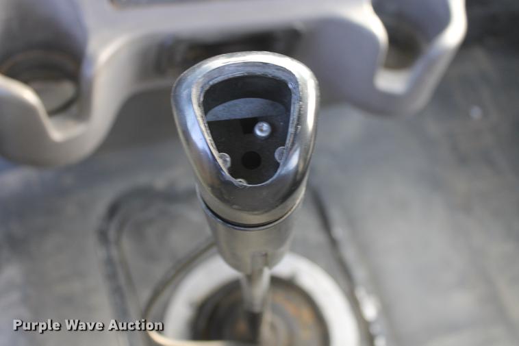 image for item ED9676 2005 Freightliner Business Class M2 semi truck