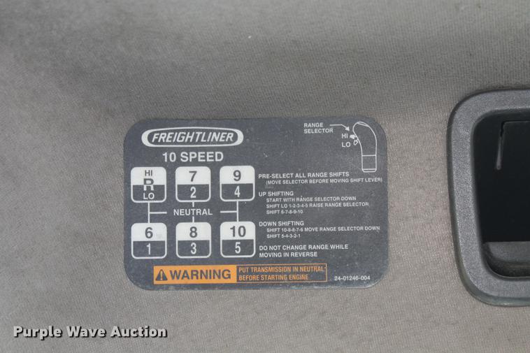 image for item ED9676 2005 Freightliner Business Class M2 semi truck