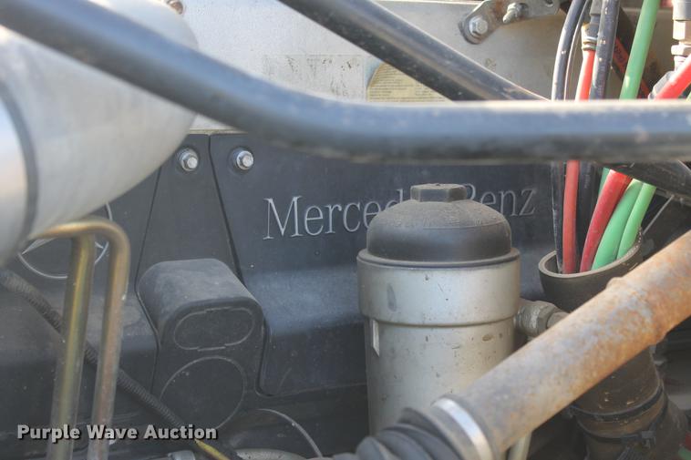 image for item ED9676 2005 Freightliner Business Class M2 semi truck