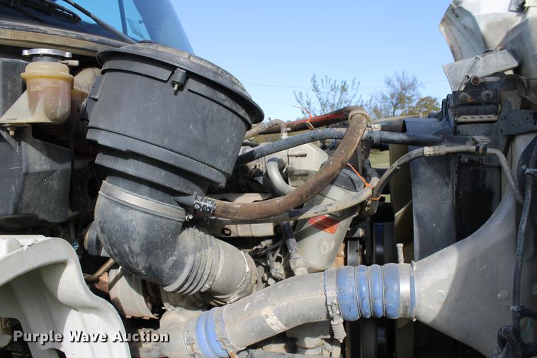 image for item ED9676 2005 Freightliner Business Class M2 semi truck