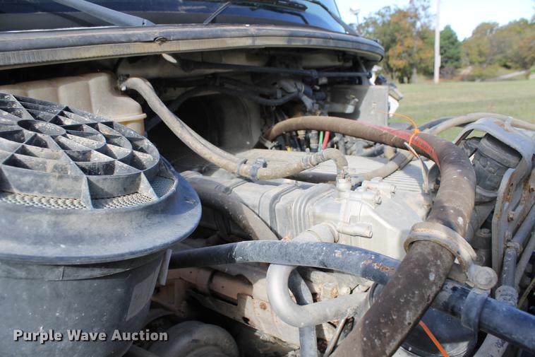 image for item ED9676 2005 Freightliner Business Class M2 semi truck