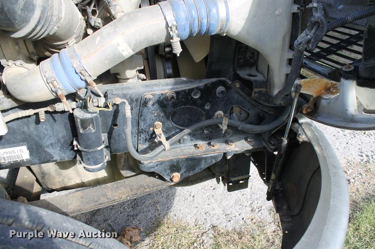 image for item ED9676 2005 Freightliner Business Class M2 semi truck