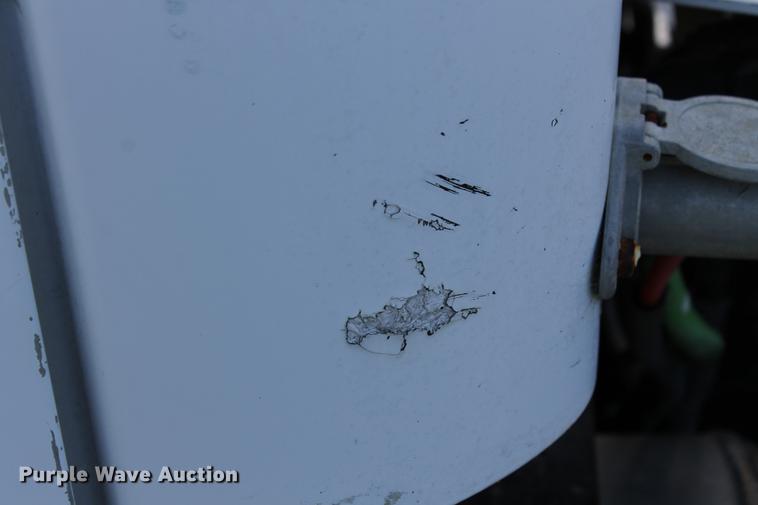 image for item ED9676 2005 Freightliner Business Class M2 semi truck