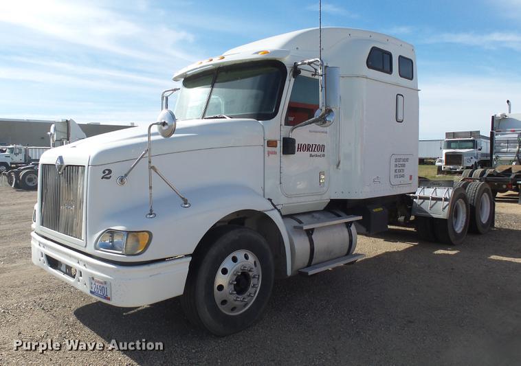 image for item J5400 2006 International 9400i semi truck