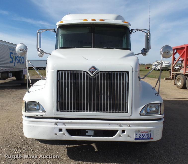 image for item J5400 2006 International 9400i semi truck