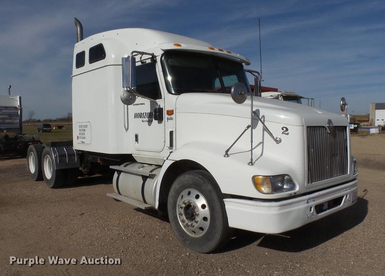 image for item J5400 2006 International 9400i semi truck