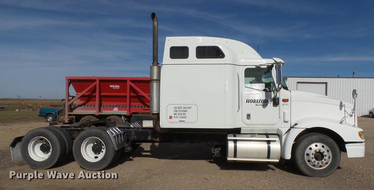 image for item J5400 2006 International 9400i semi truck