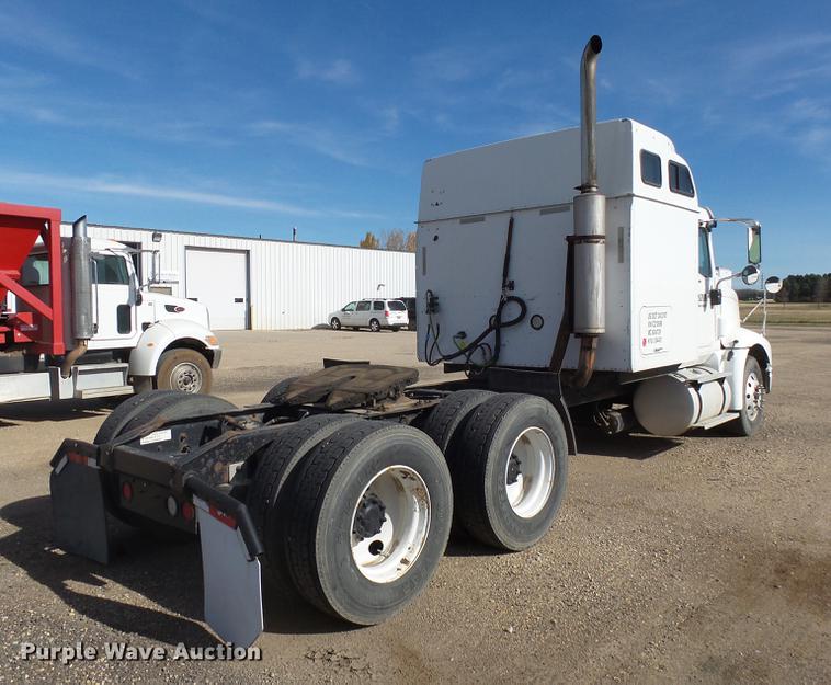 image for item J5400 2006 International 9400i semi truck