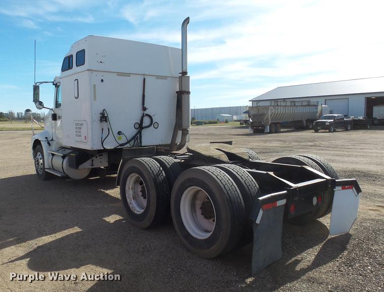 image for item J5400 2006 International 9400i semi truck