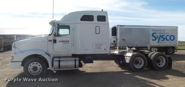 image for item J5400 2006 International 9400i semi truck