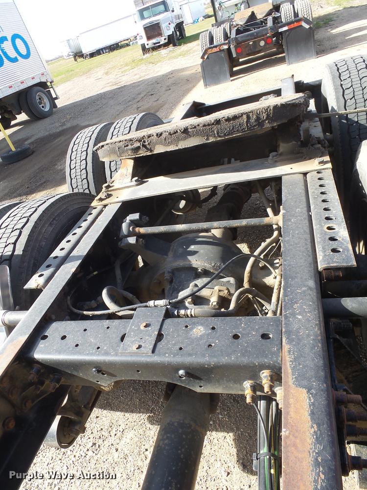 image for item J5400 2006 International 9400i semi truck