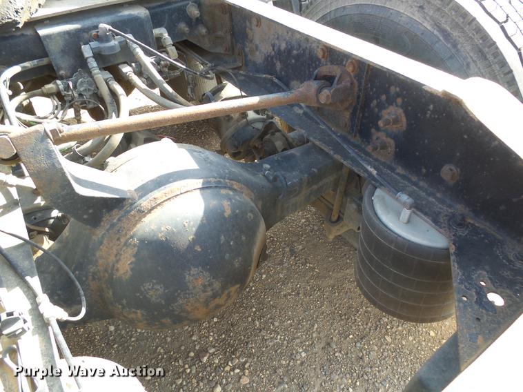 image for item J5400 2006 International 9400i semi truck